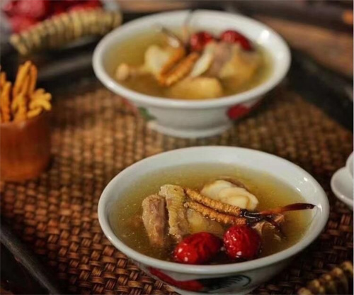 冬蟲夏草老鴨湯的做法？