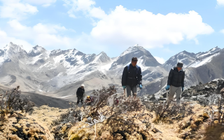  如何在保護生態環境的前提下合理利用冬蟲夏草資源？